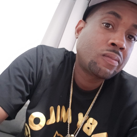 Meet your Posher, Dion - Picture 1 of 3